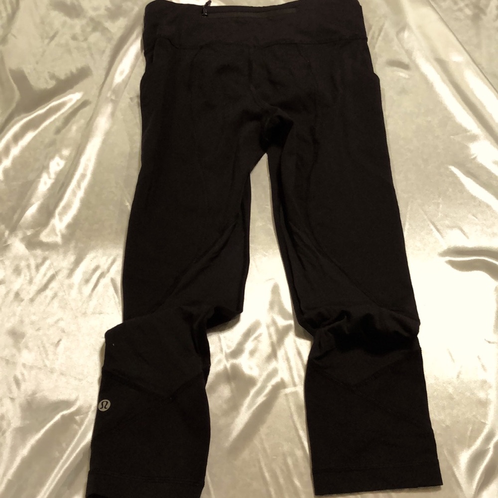 Lululemon black pant with Mesh Detail and Side Pockets